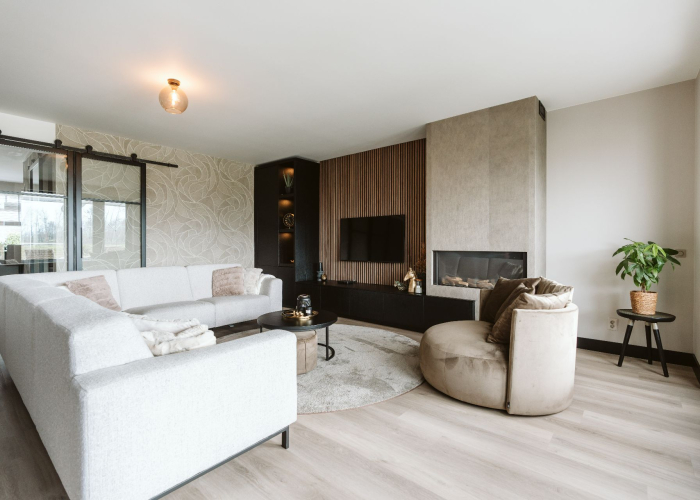 Een trendy woonkamer met rustige sfeer