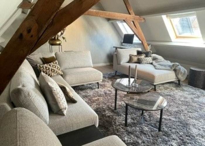 Een hotel chique interieur in een karakteristieke woonkamer