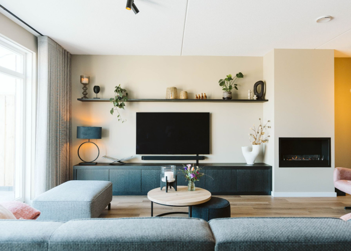 Een nieuwbouw woning met een kleurrijke Touch