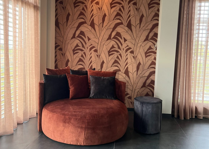 Een samenhangend interieur met koperen accenten